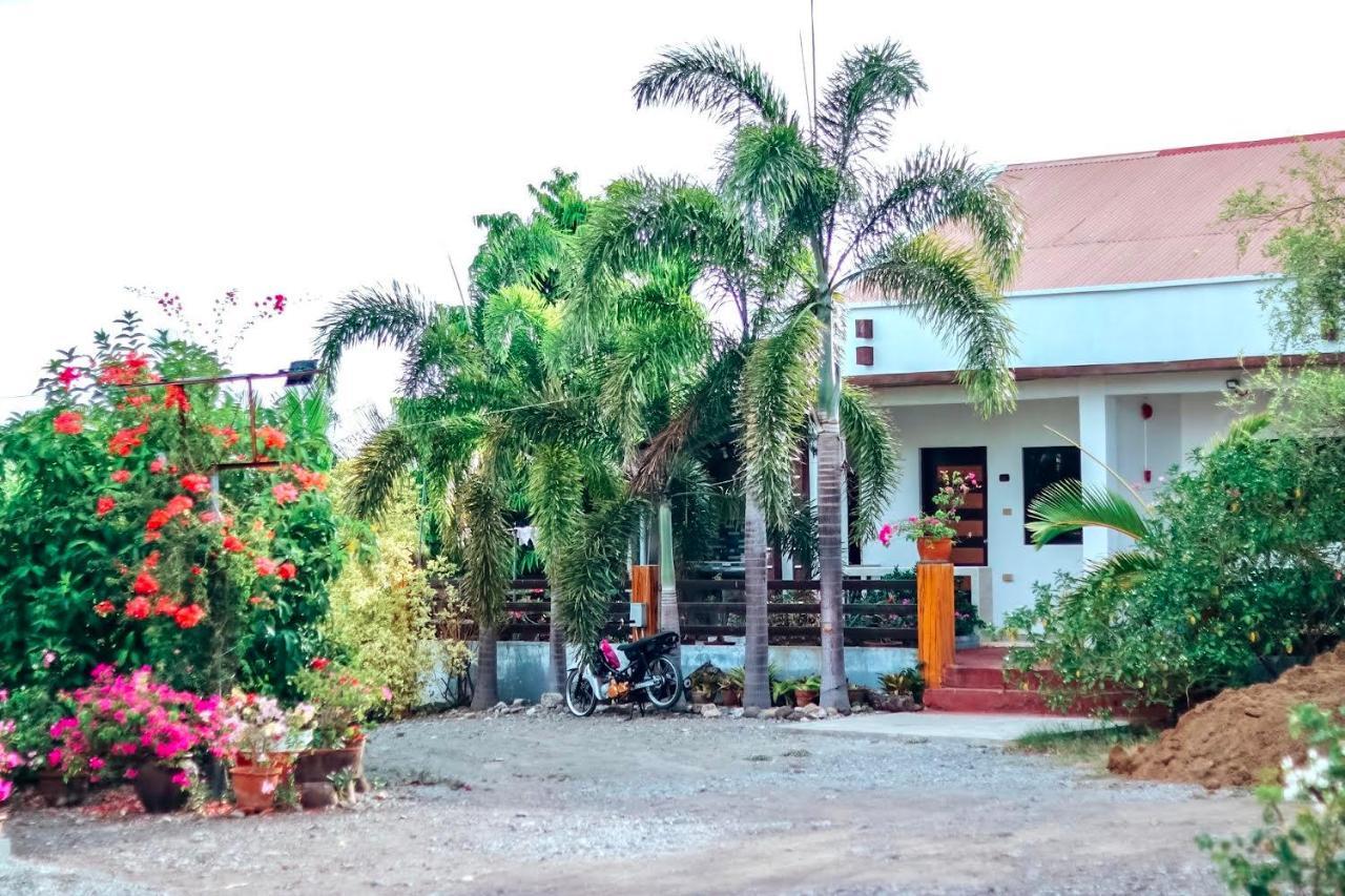 Airport View Hotel Vigan Bagian luar foto