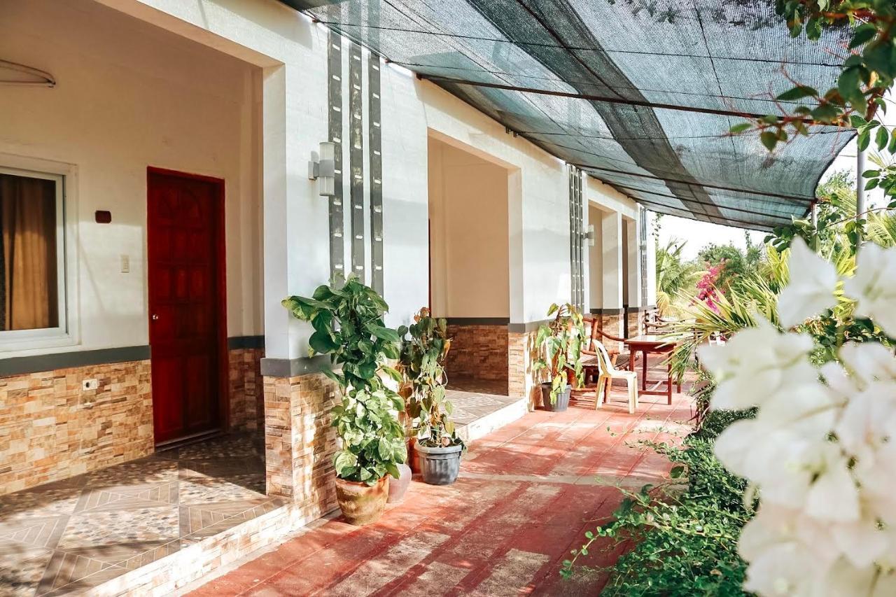 Airport View Hotel Vigan Bagian luar foto