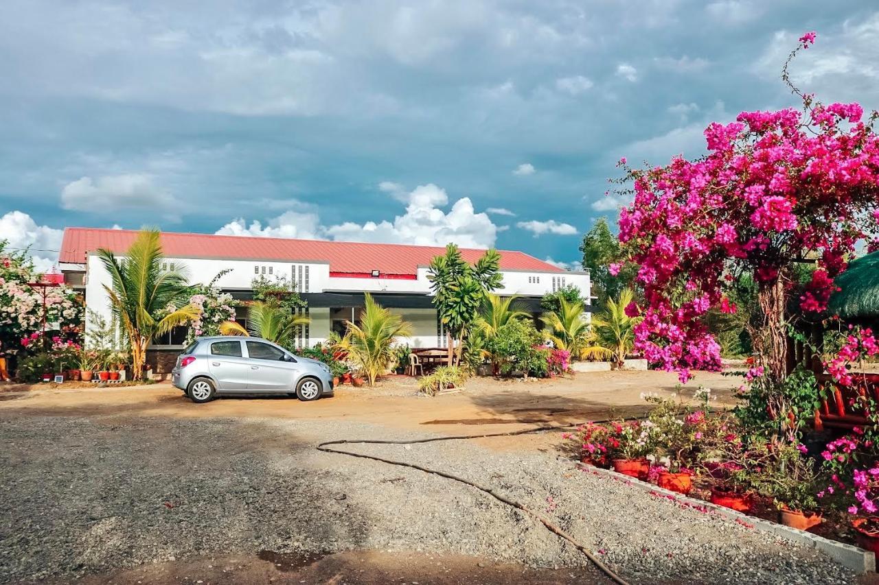 Airport View Hotel Vigan Bagian luar foto